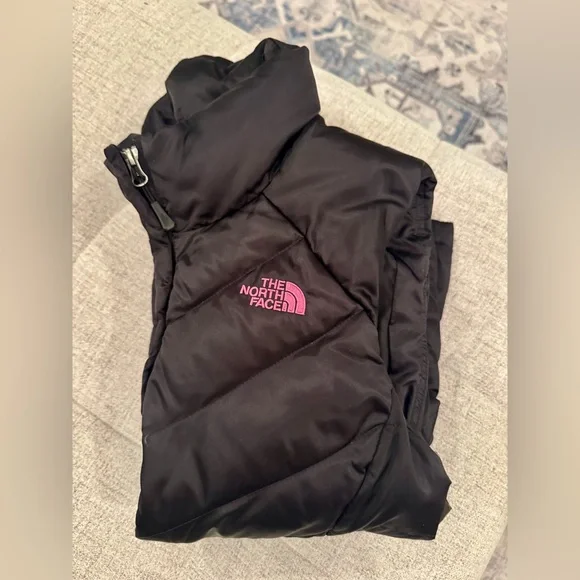 The North Face Women's Black and Pink Quilted Vest for Breast Cancer - Picture 7 of 7